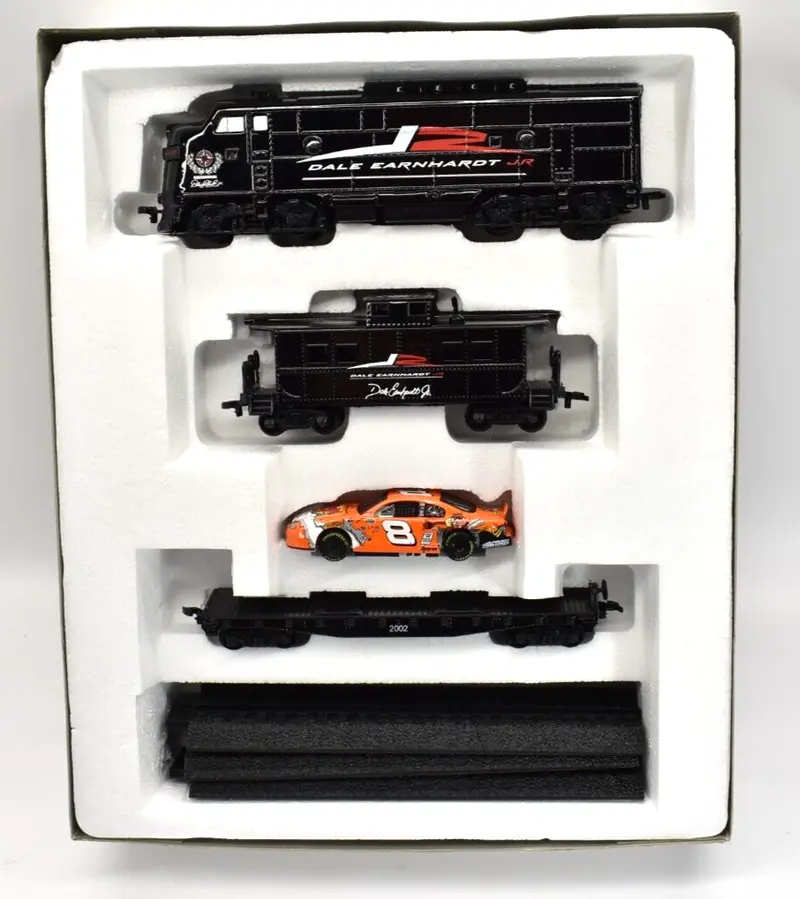Revell Looney Tunes Train Set Featuring Dale Earnhardt Jr. #8 – 2002 Collector Edition 1